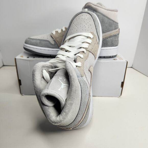 Air Jordan 1 Mid SE Particle Grey/College Grey Size 7 Women - Picture 4 of 7